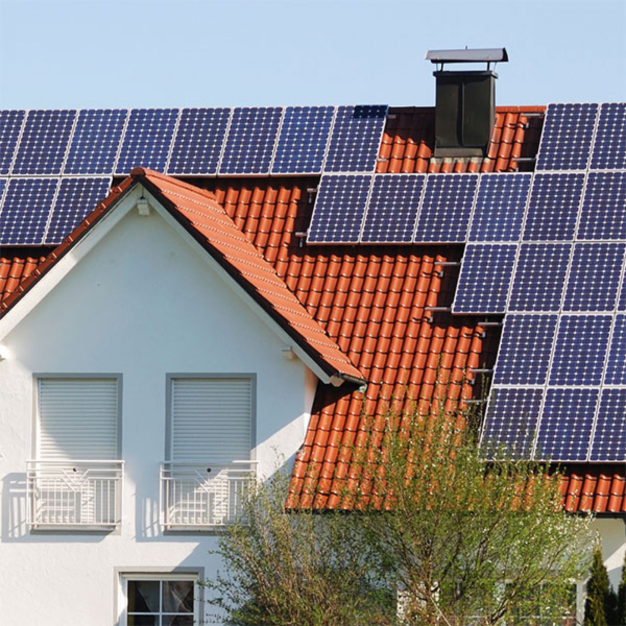Eine PV-Anlage auf einem Wohngebäude